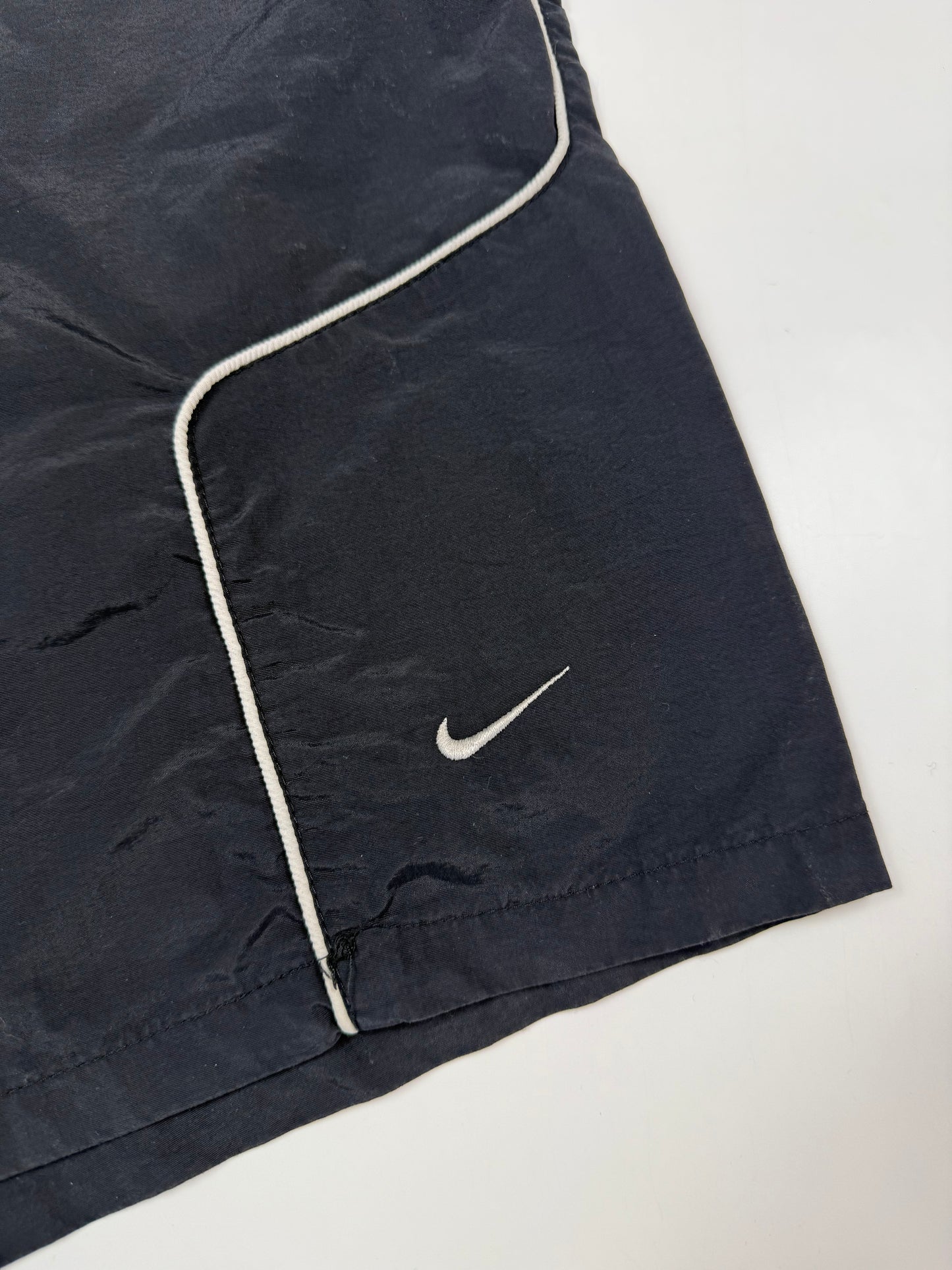 Vintage Nike mini swoosh baggy sport shorts (L)