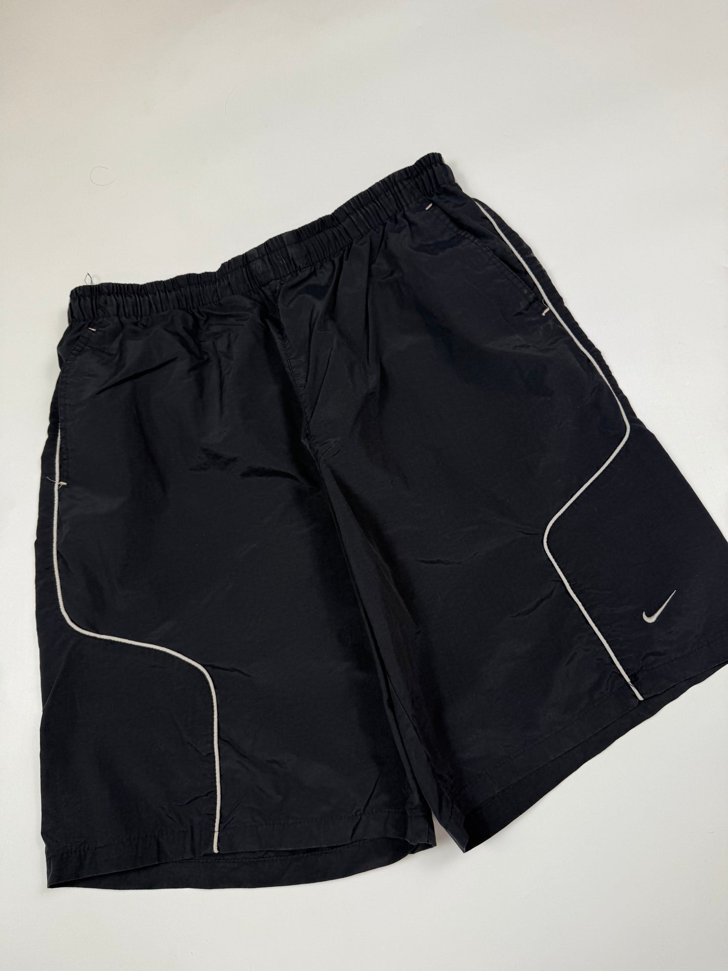 Vintage Nike mini swoosh baggy sport shorts (L)