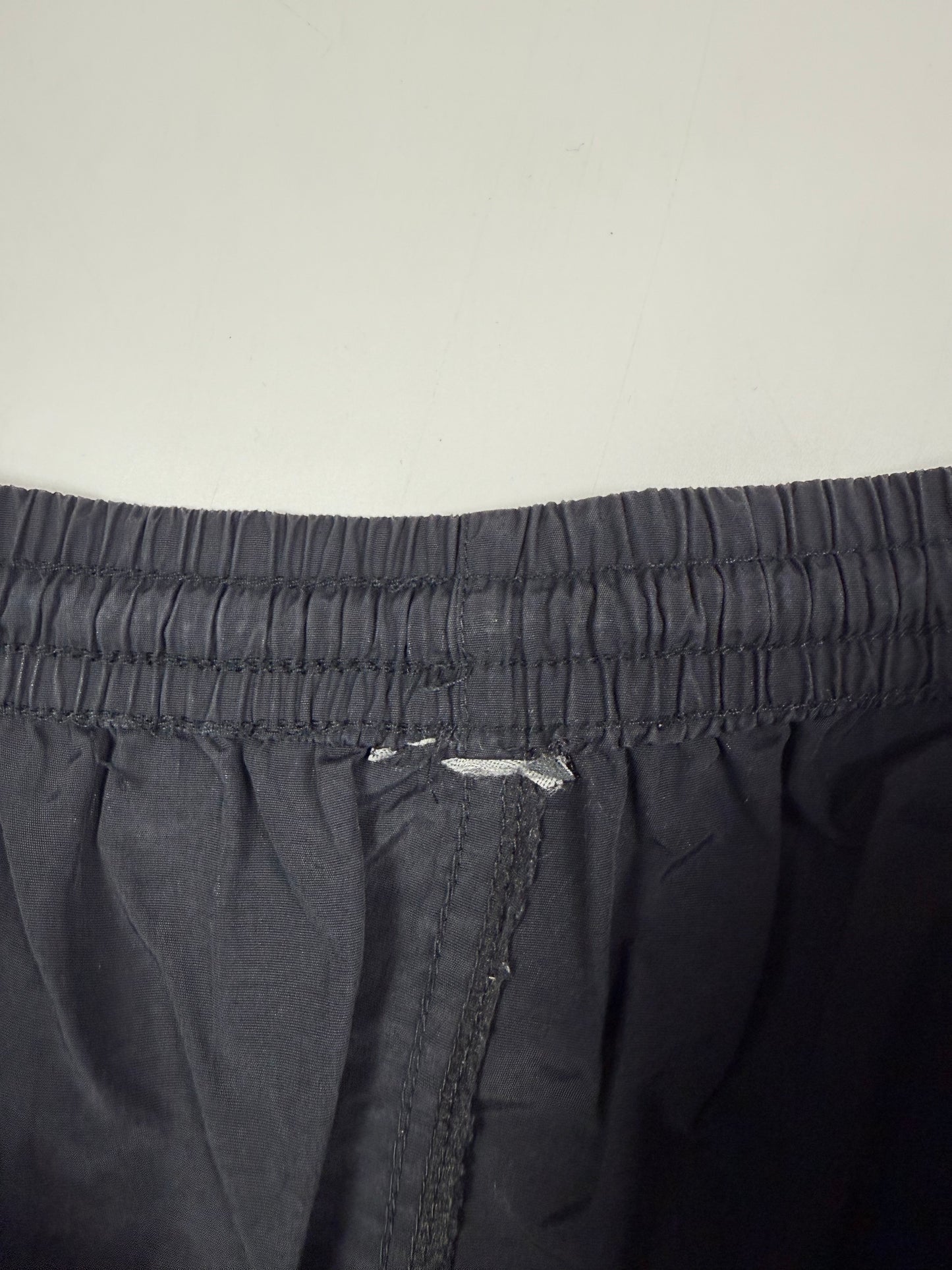 Vintage Nike mini swoosh baggy sport shorts (L)