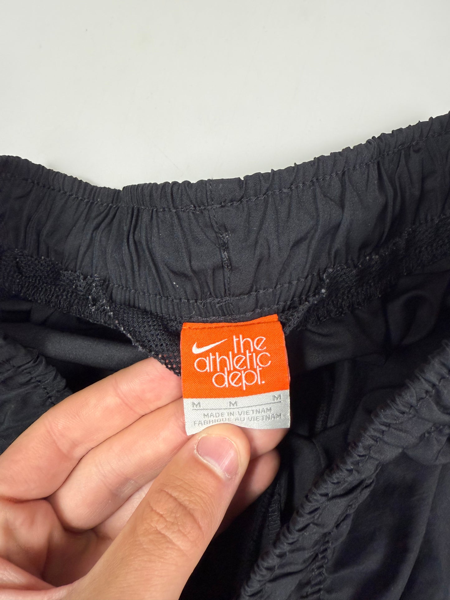 Vintage Nike side stripe baggy sport shorts (M)