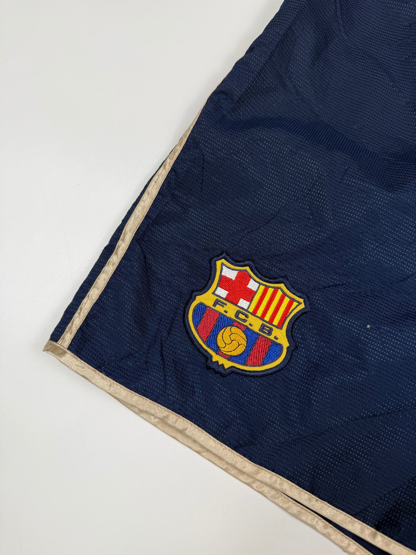 Vintage Barcelona 2002/03 Nike away football shorts (L)