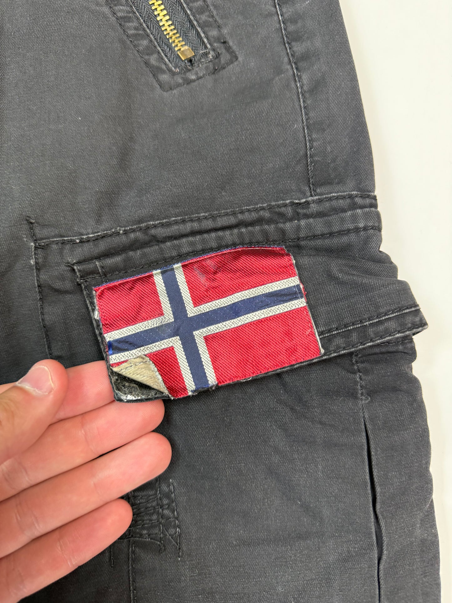 Vintage Napapijri baggy cargo shorts (W36)