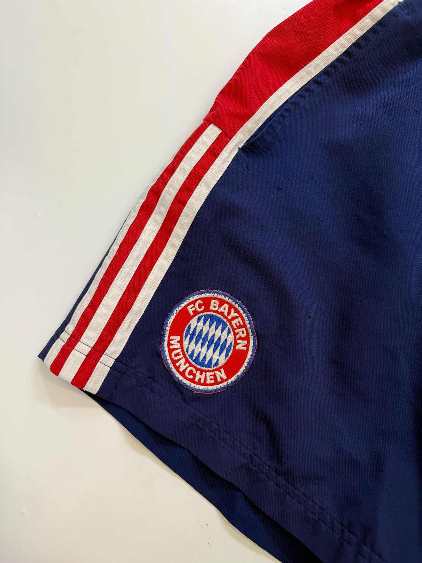 Vintage Bayern Munich 2000/01 Adidas football shorts (M)