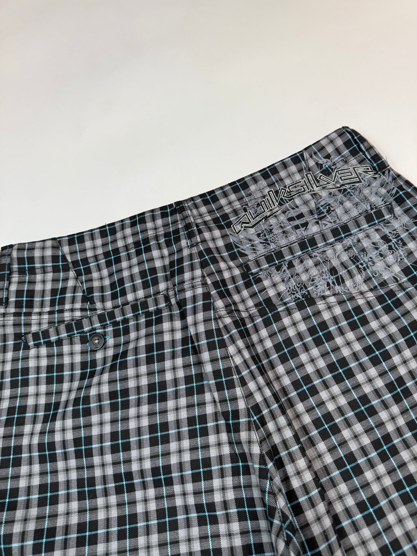 Vintage Quiksilver baggy checkered shorts (W34)