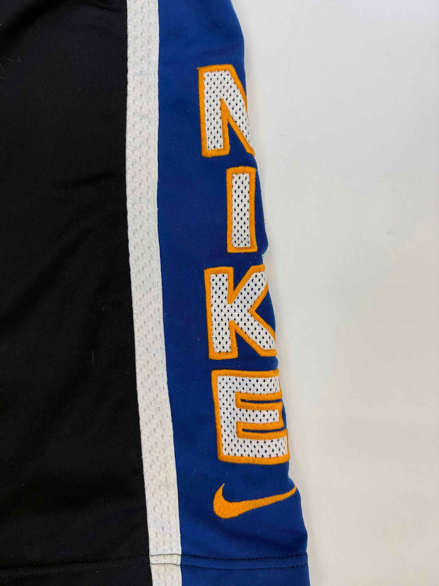 Vintage 90s Nike spell out shorts (S)