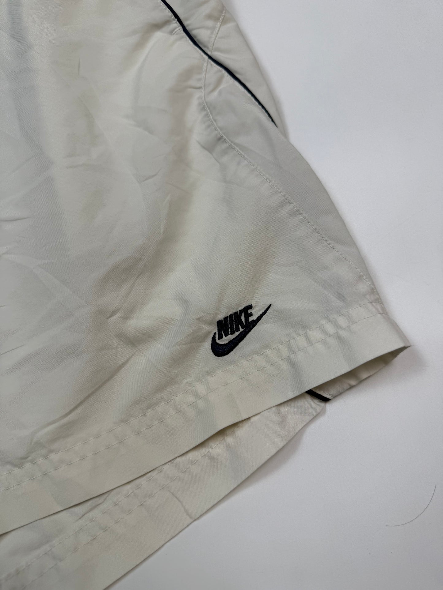 Vintage Nike piping sport shorts (XL)