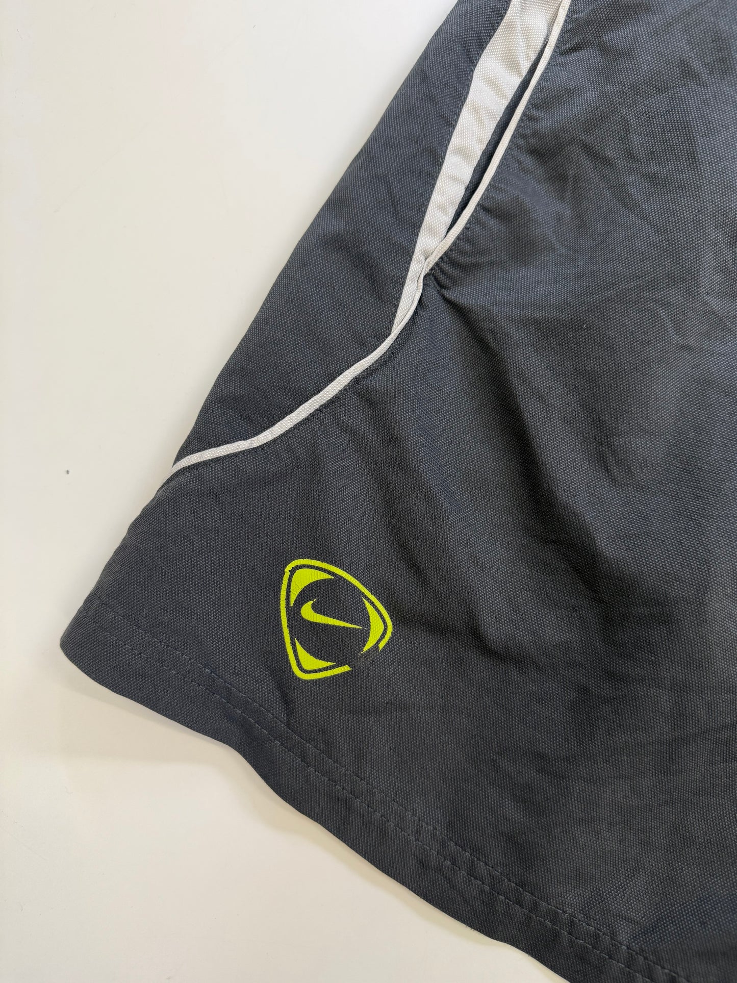 Vintage Nike shield football shorts (M)