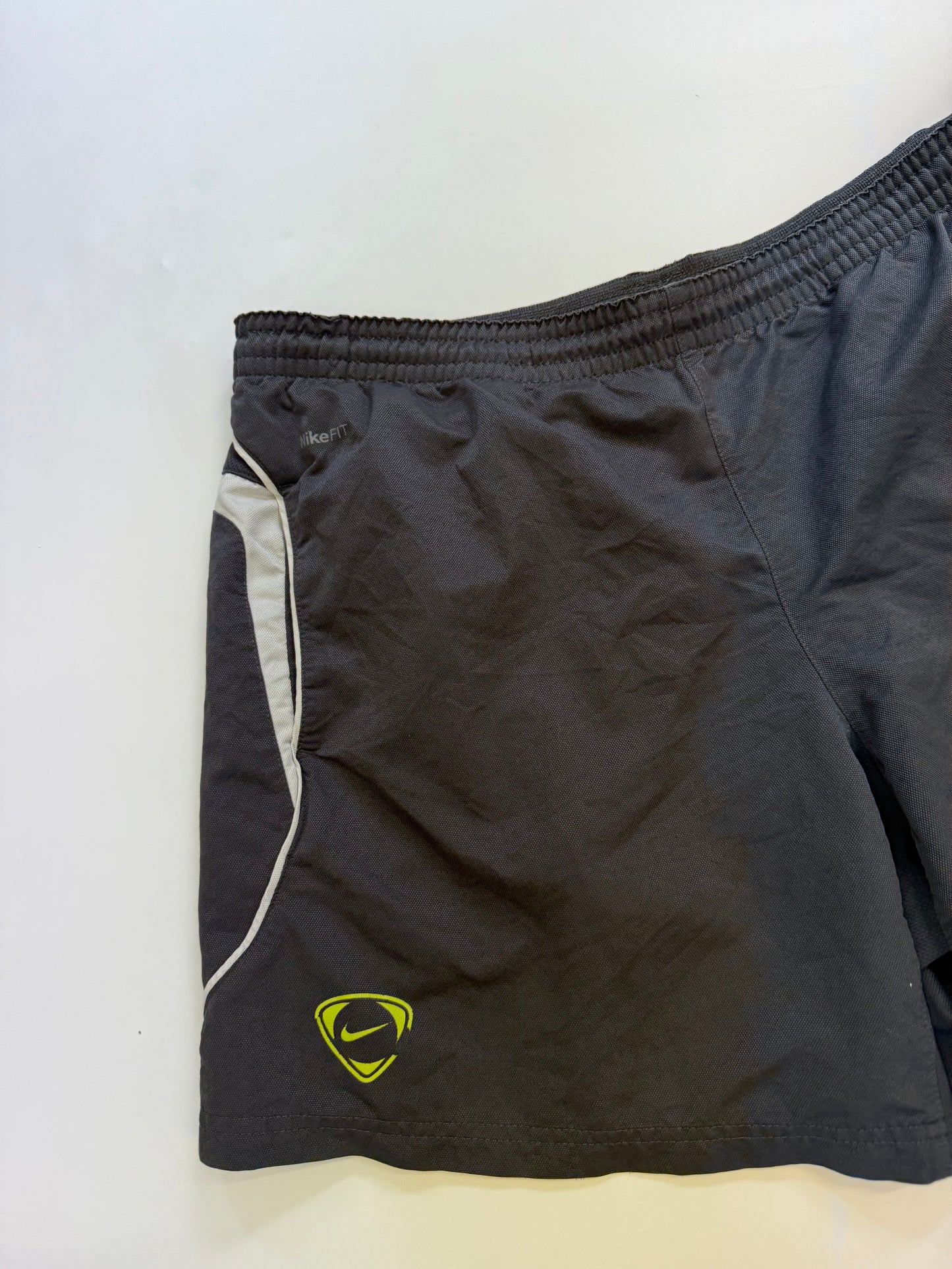 Vintage Nike shield football shorts (M)