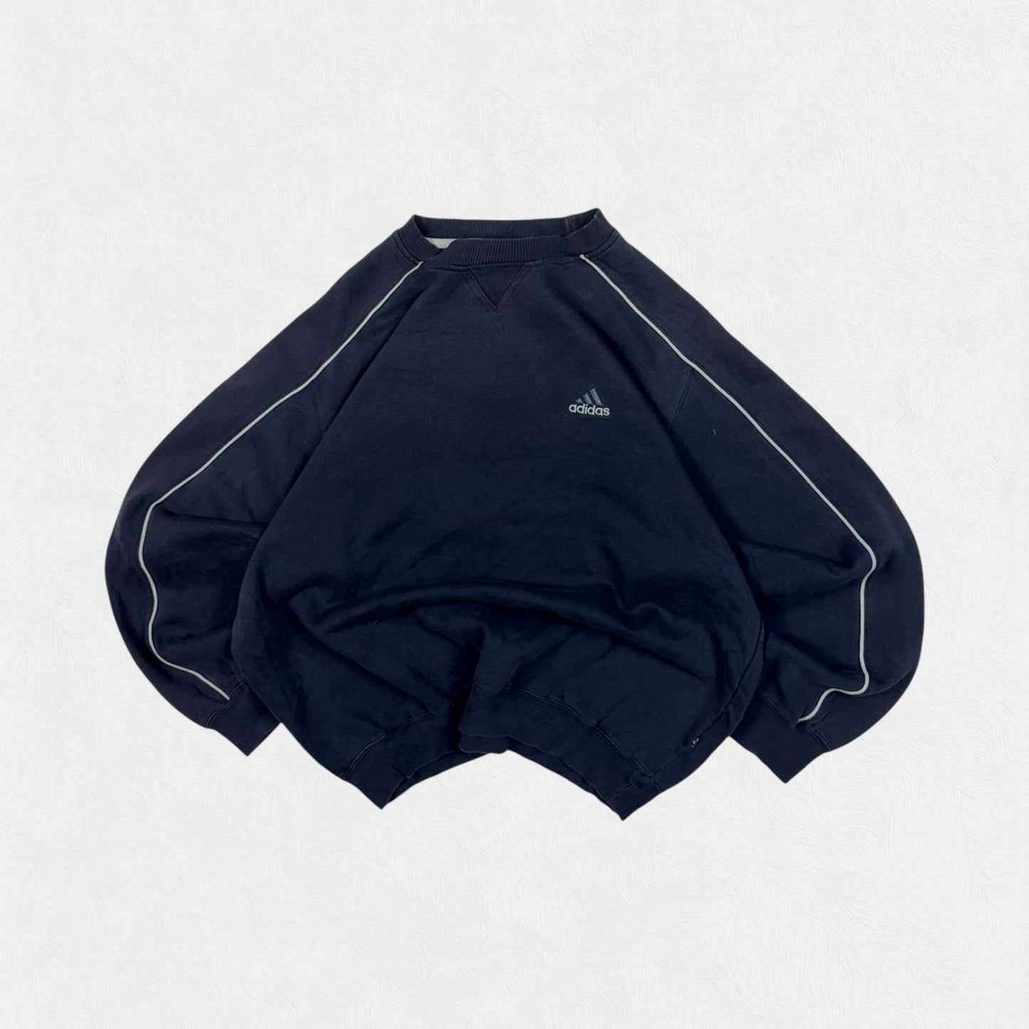 Vintage Adidas small logo sweatshirt (M)