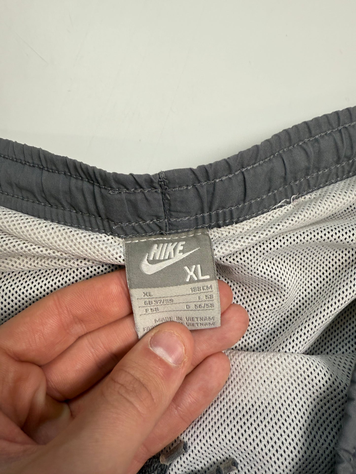 Vintage Nike baggy mini swoosh sport shorts (XL)