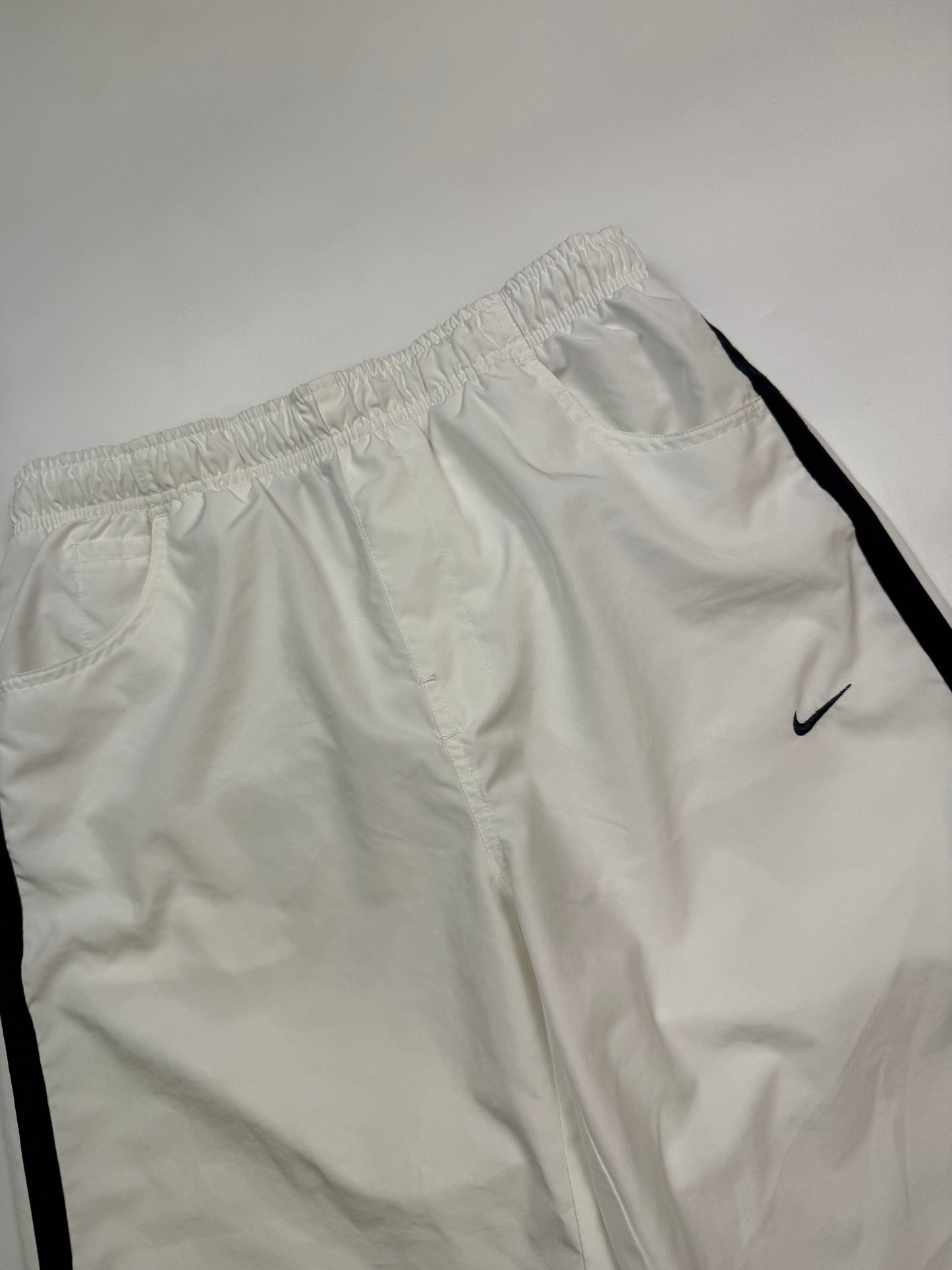 Vintage Nike side stripe baggy sport shorts (M)