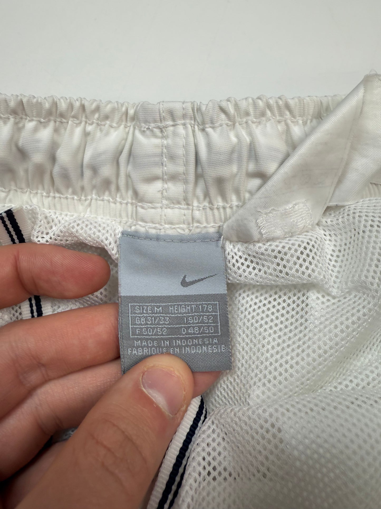 Vintage Nike side stripe baggy sport shorts (M)