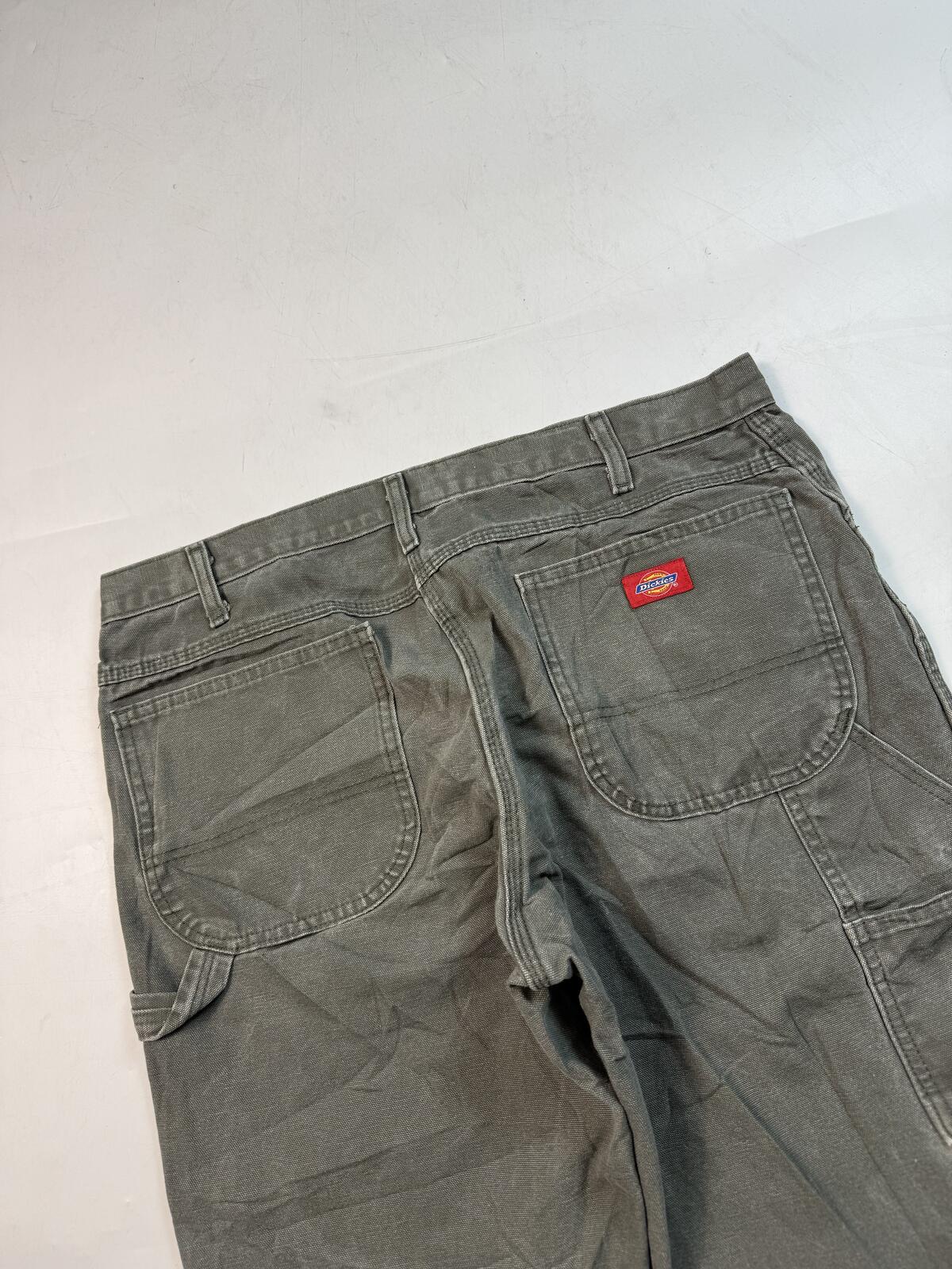 Vintage Dickies baggy carpenter shorts (W36)