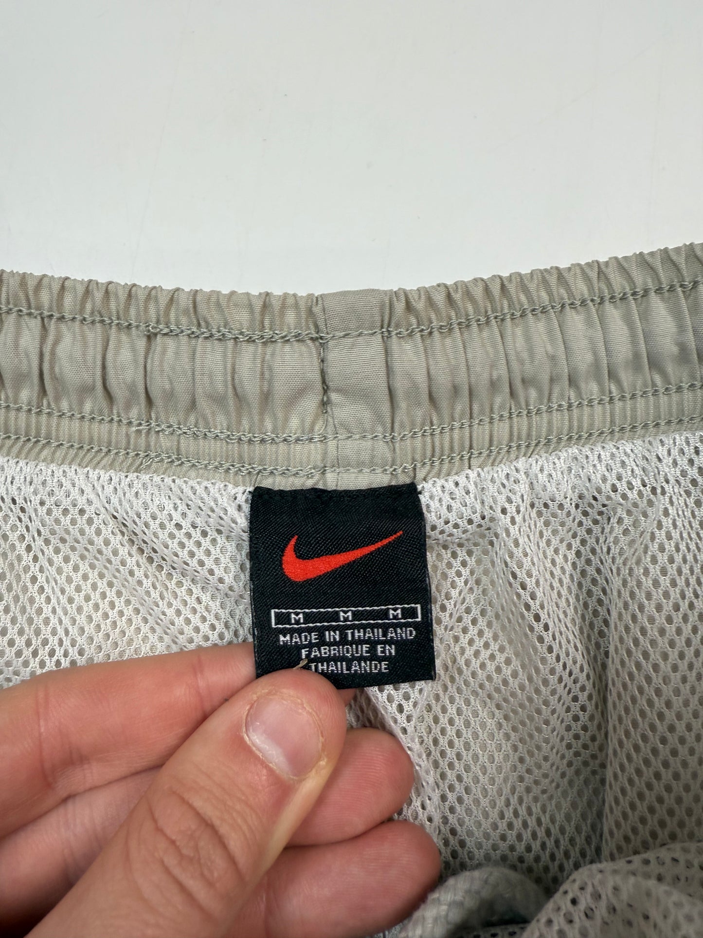 Vintage 90s Nike side stripe sport shorts (M)