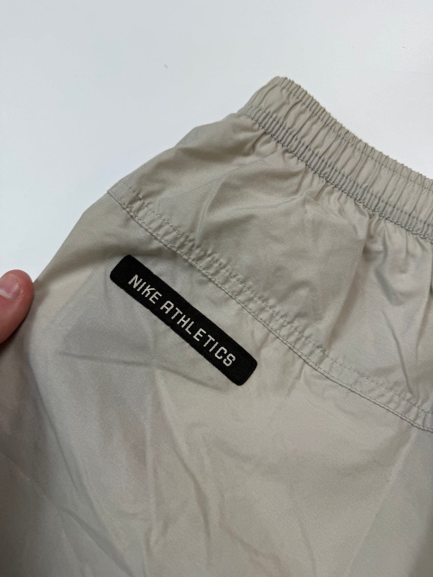 Vintage 90s Nike side stripe sport shorts (M)