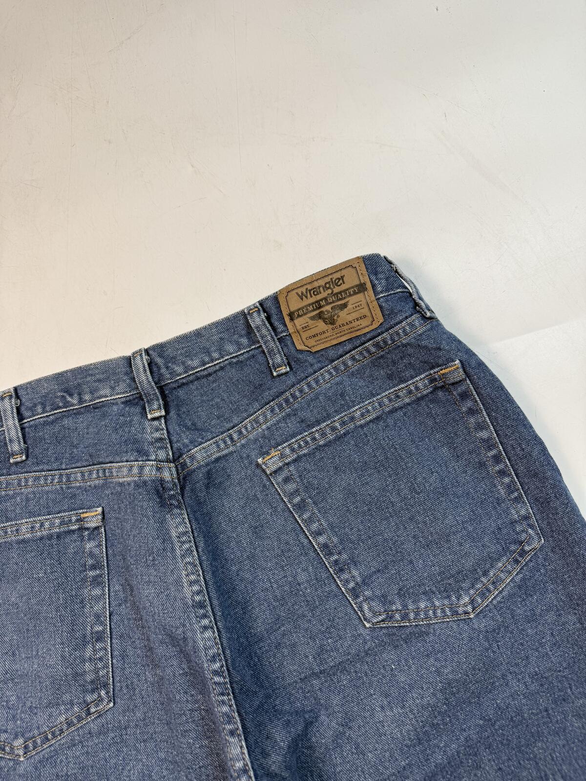 Wrangler baggy denim jean jorts shorts (W38)