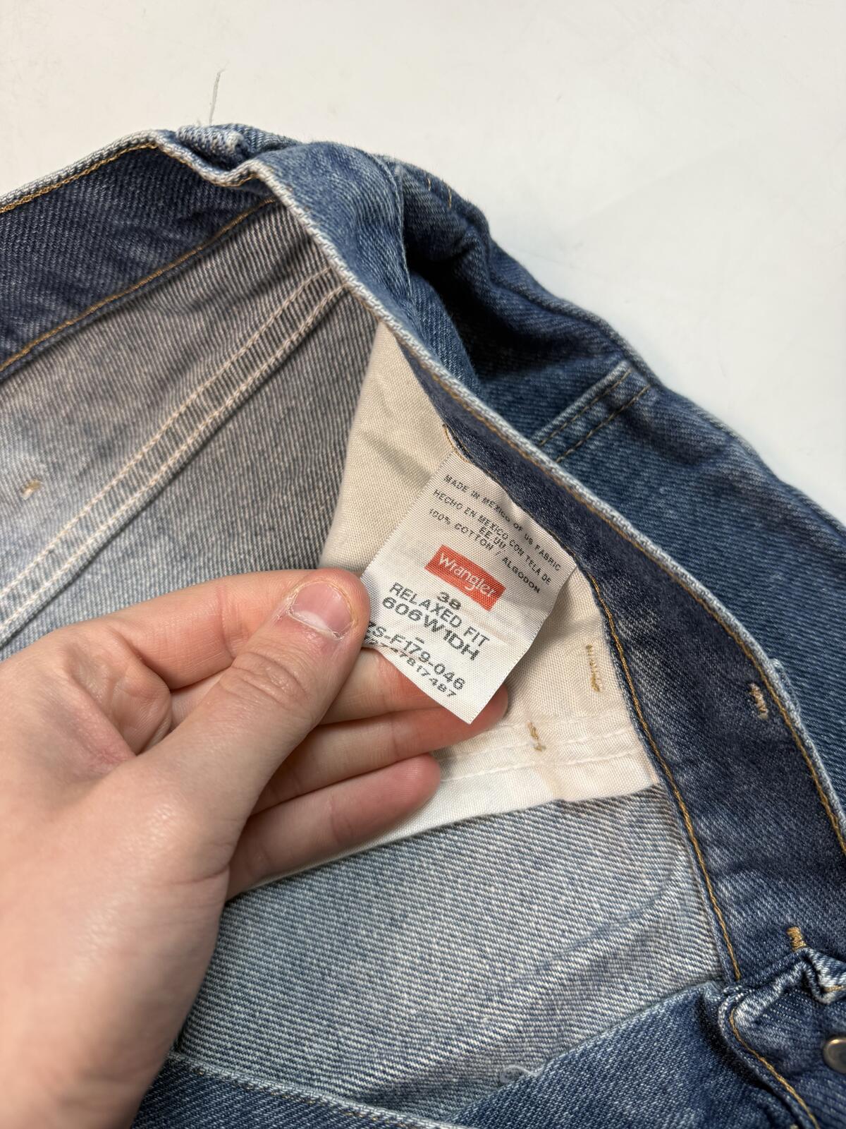 Wrangler baggy denim jean jorts shorts (W38)