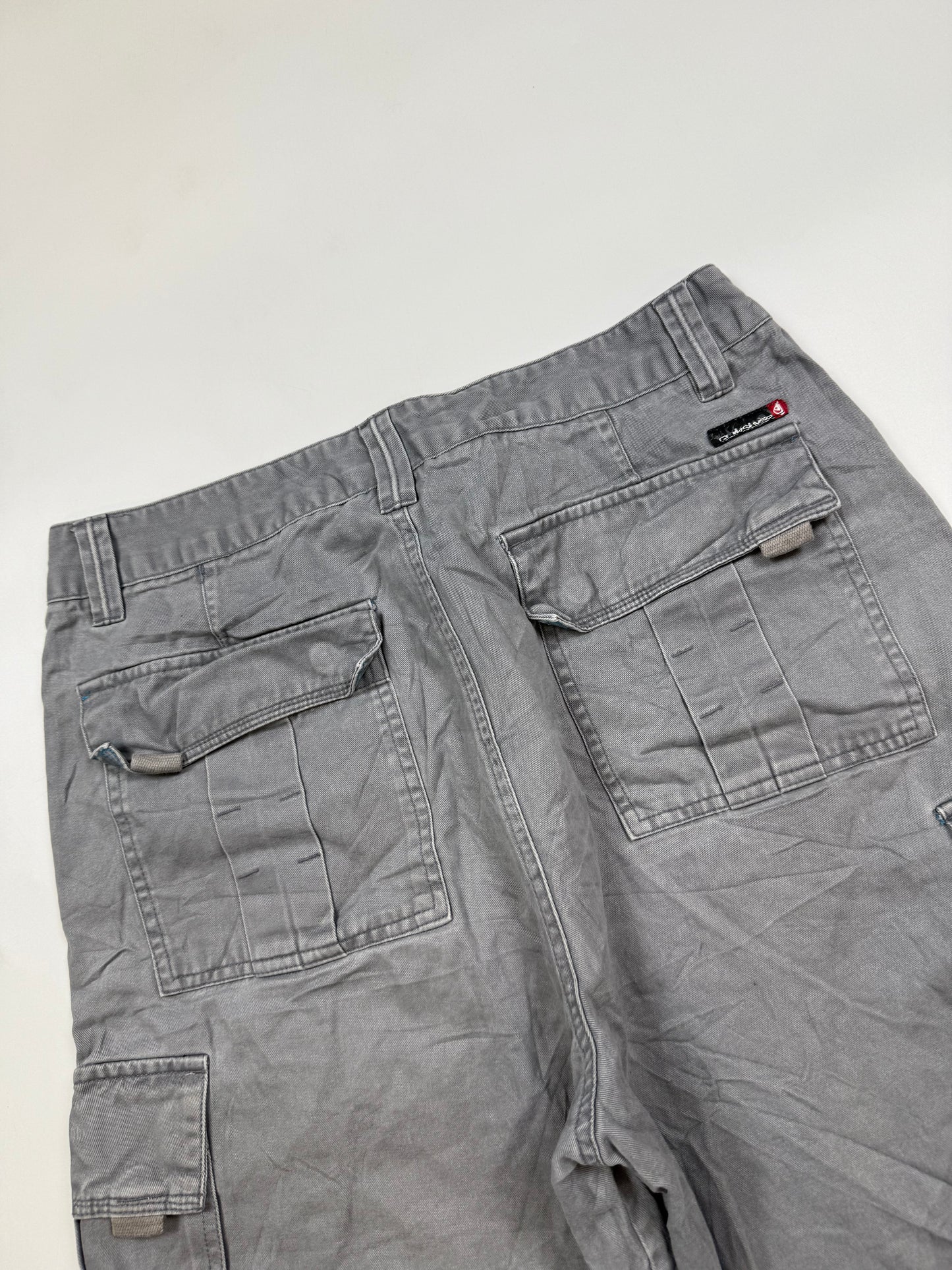 Vintage Quiksilver baggy cargo shorts (W34)
