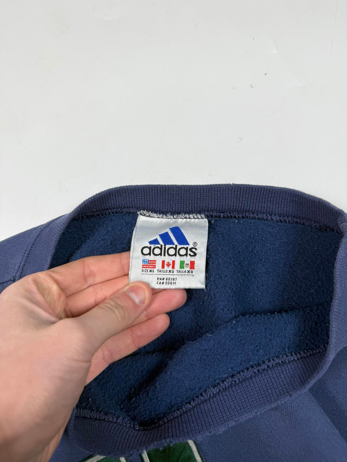 Vintage 90s adidas centre logo sweatshirt (XL)