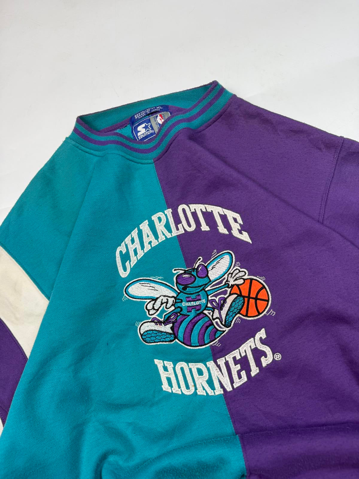 Vintage 90s Charlotte Hornets starter sweatshirt (XL)