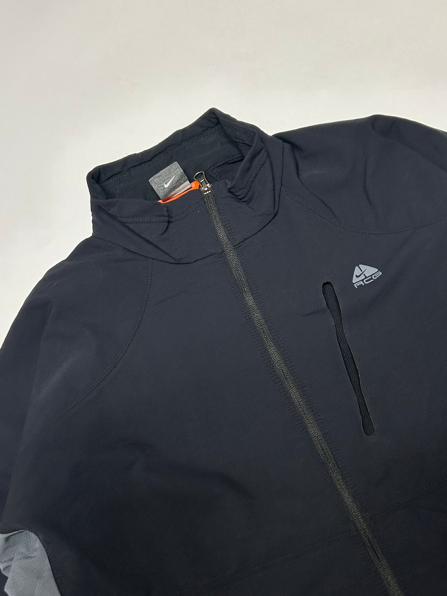 Vintage Nike ACG jacket (L)