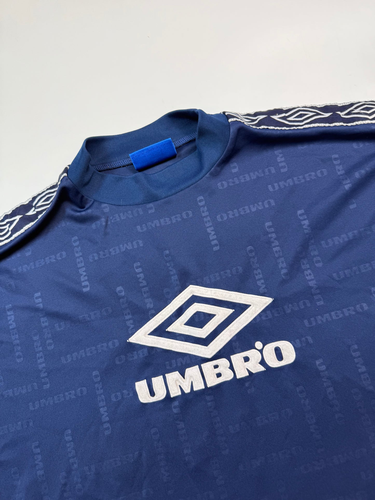 Vintage 90s Umbro centre logo tee (M)
