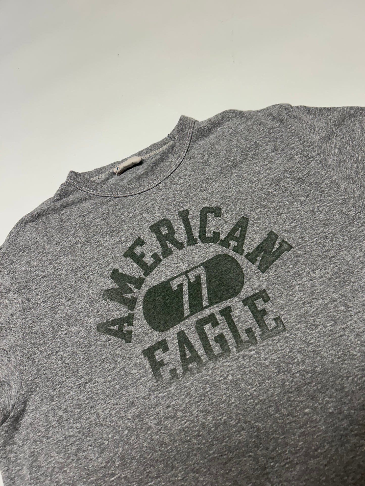 American eagle graphic tee (L)