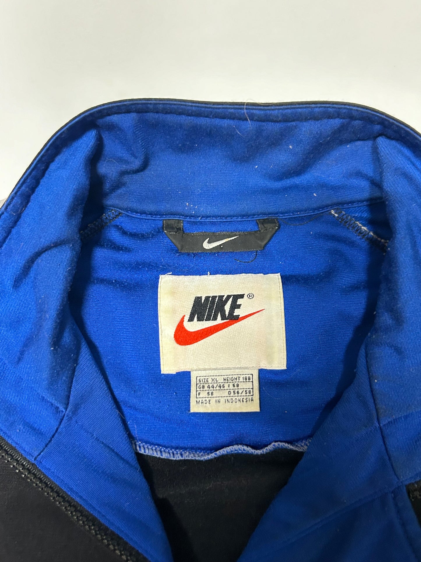Vintage 90s Nike backswoosh track jacket (XL)