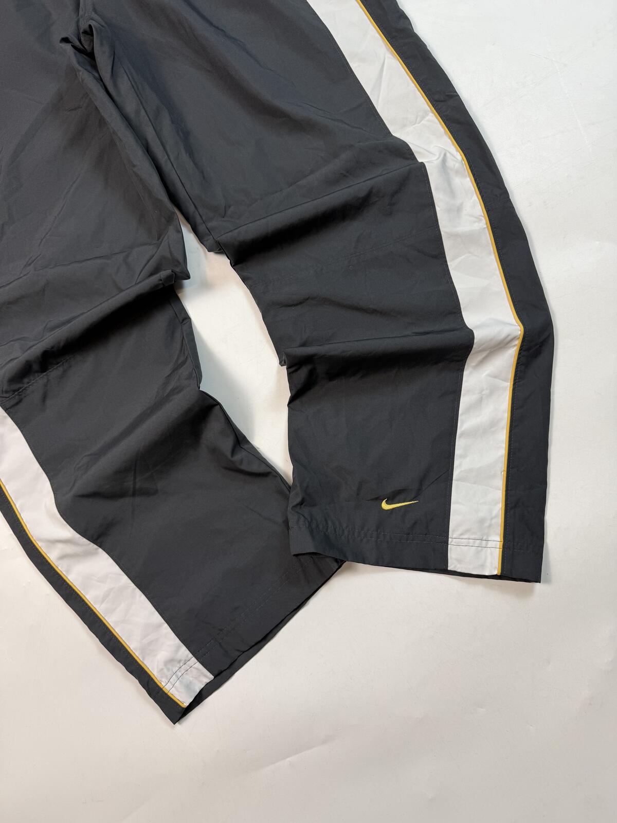 Vintage Nike side stripe baggy track pants (L)