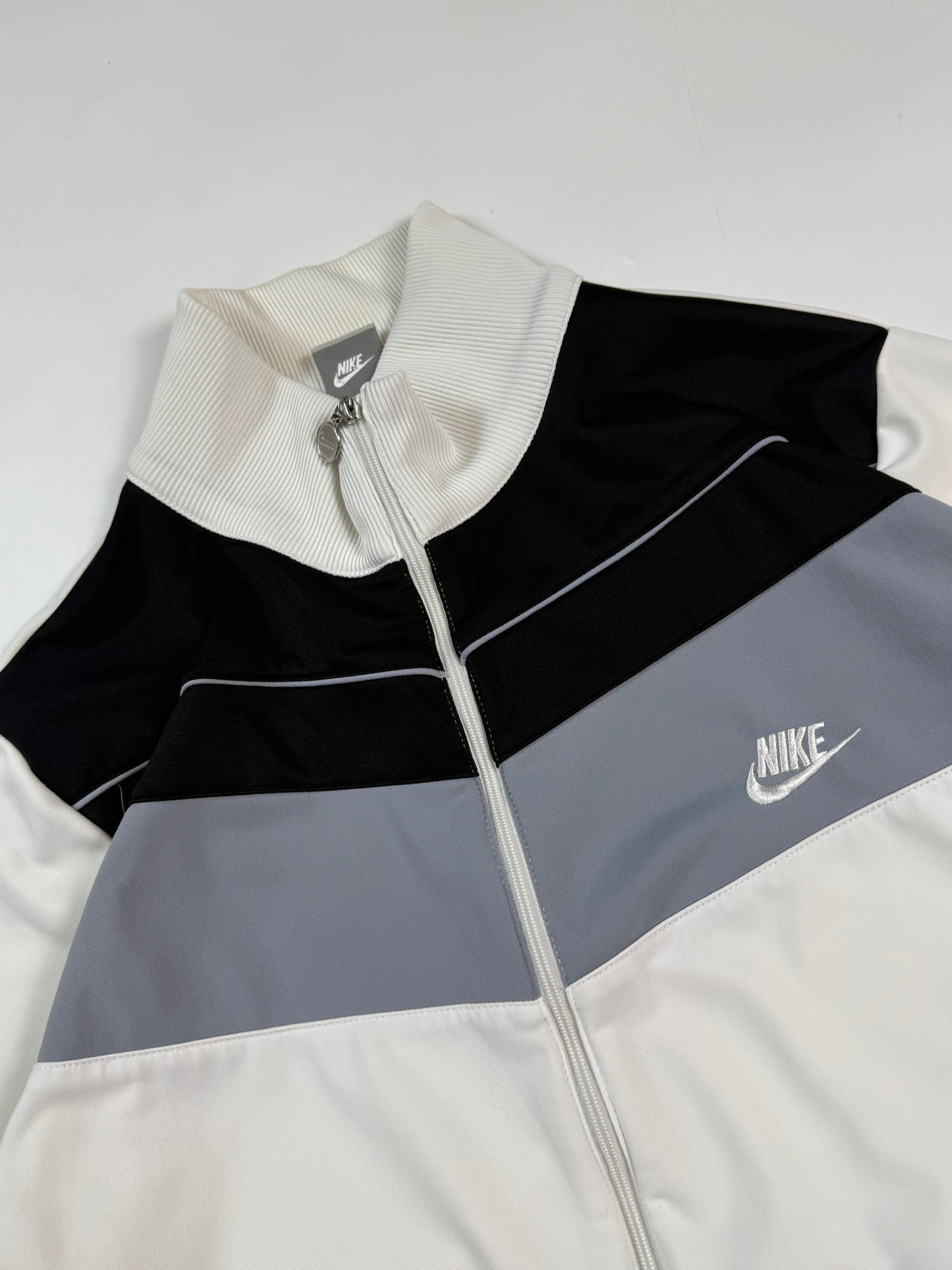 Vintage Nike track jacket (L)