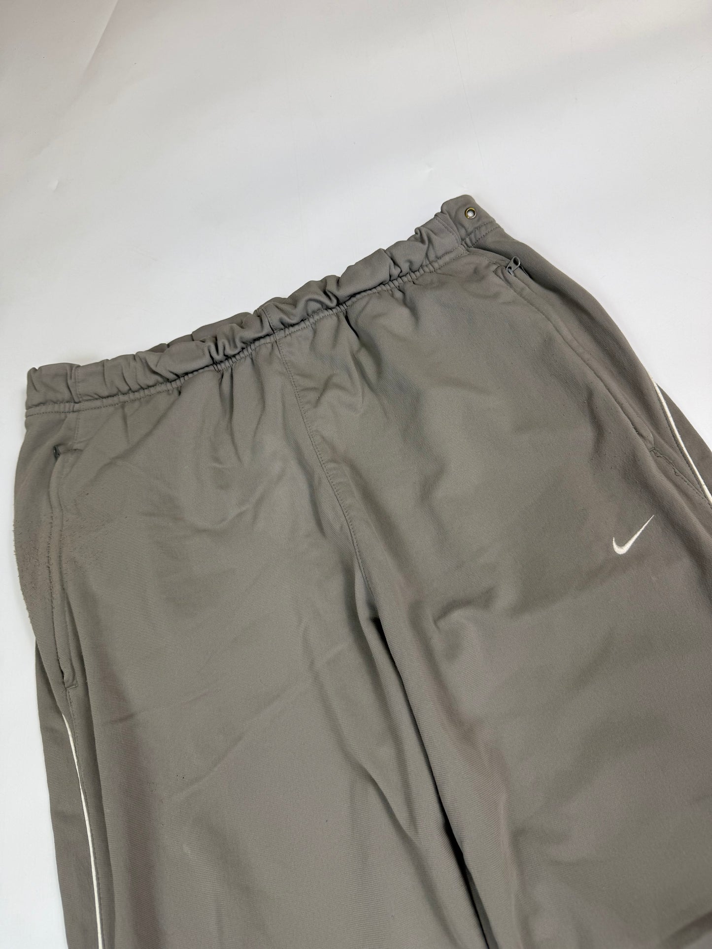 Vintage Nike mini swoosh baggy track pants (M)