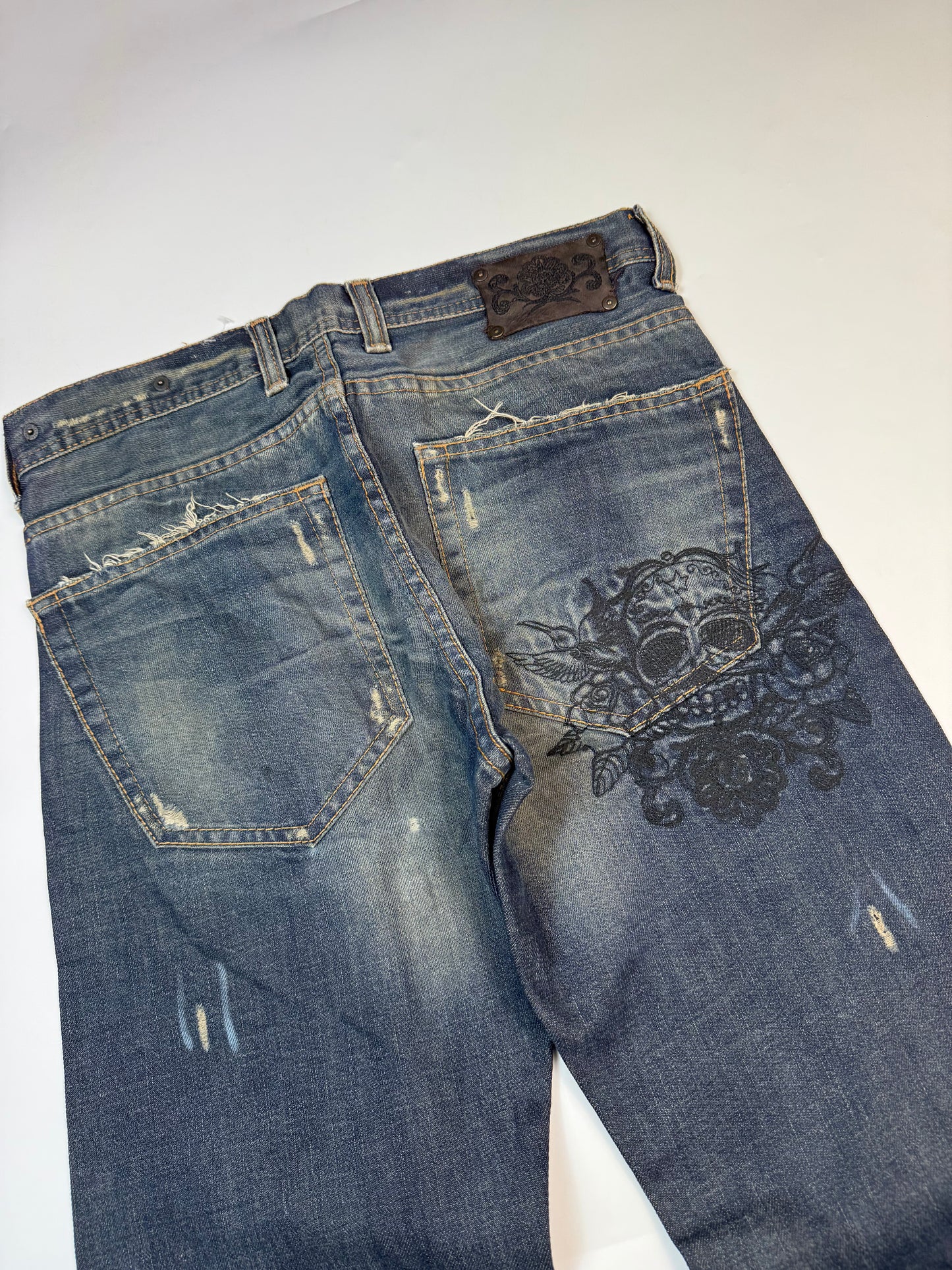 Vintage Y2K Skull embroidered jeans (W34)