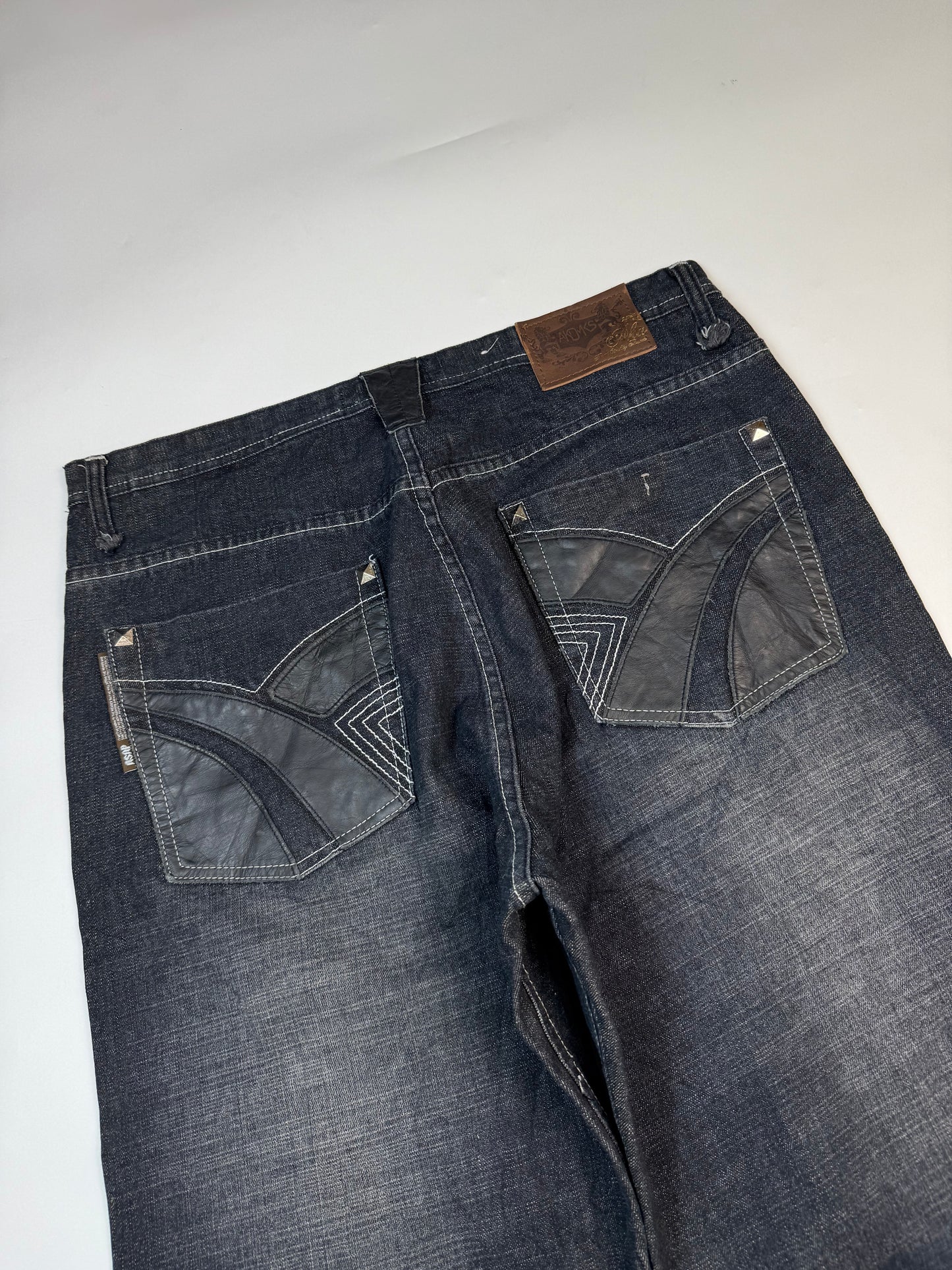 Vintage Y2K Akademiks baggy jeans (W38)