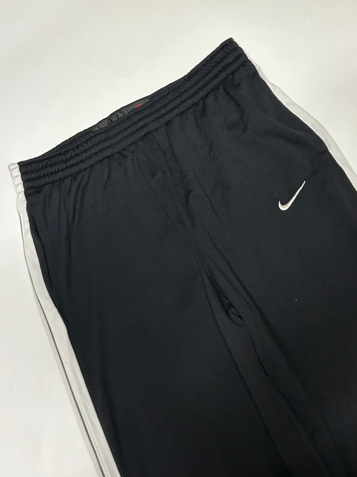 Vintage Nike basketball side stripe baggy track pants (M)