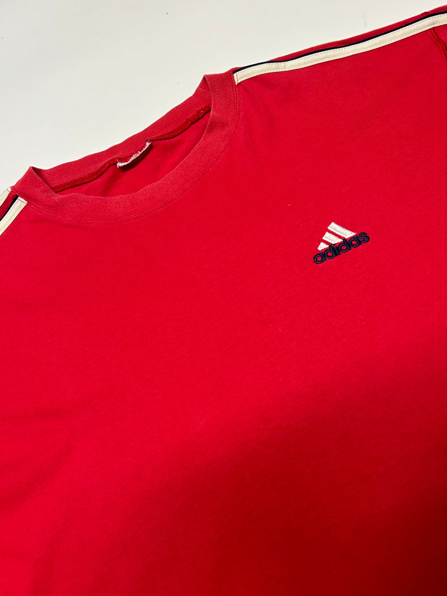 Vintage Adidas small logo tee (XL)