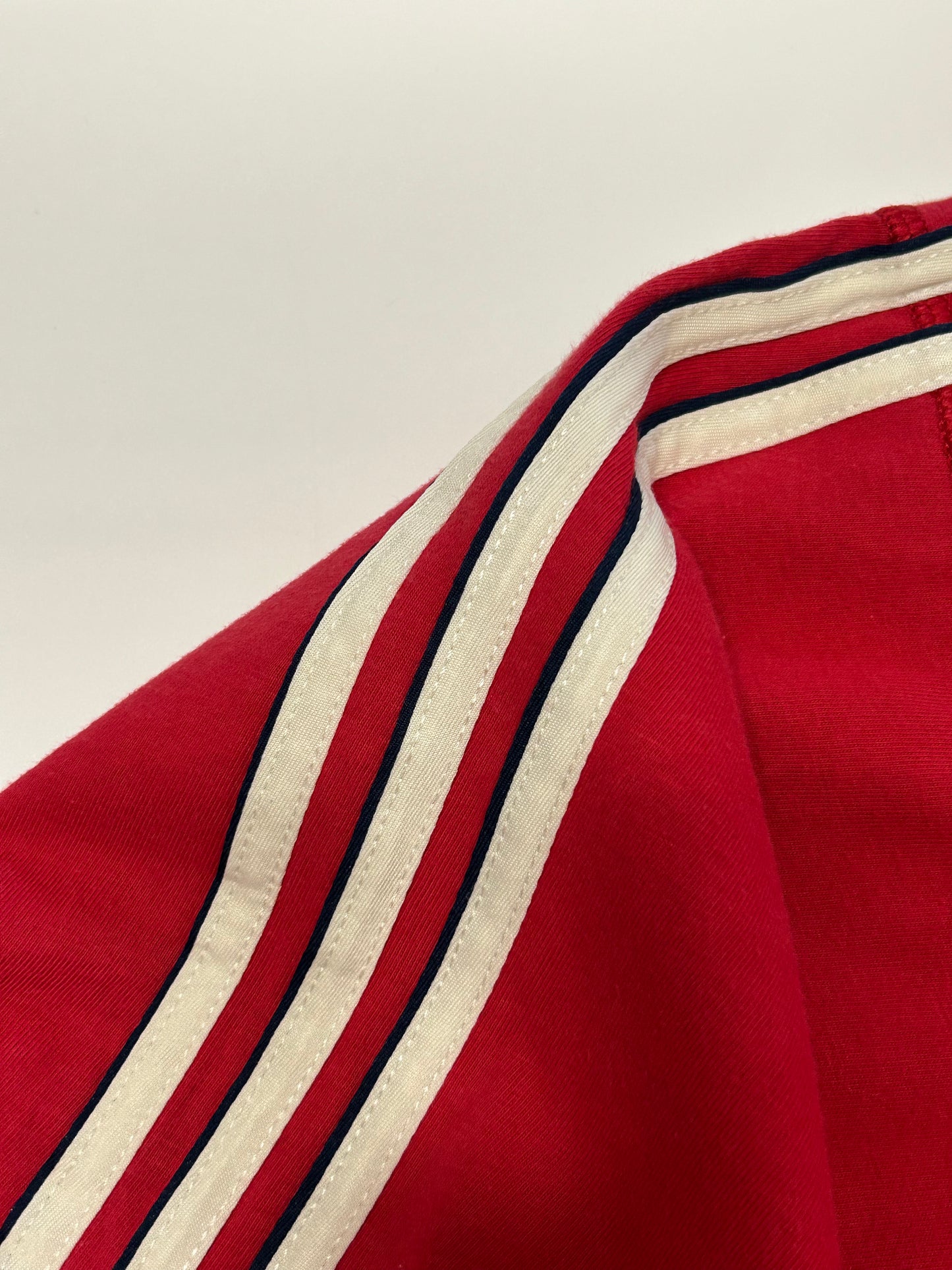 Vintage Adidas small logo tee (XL)