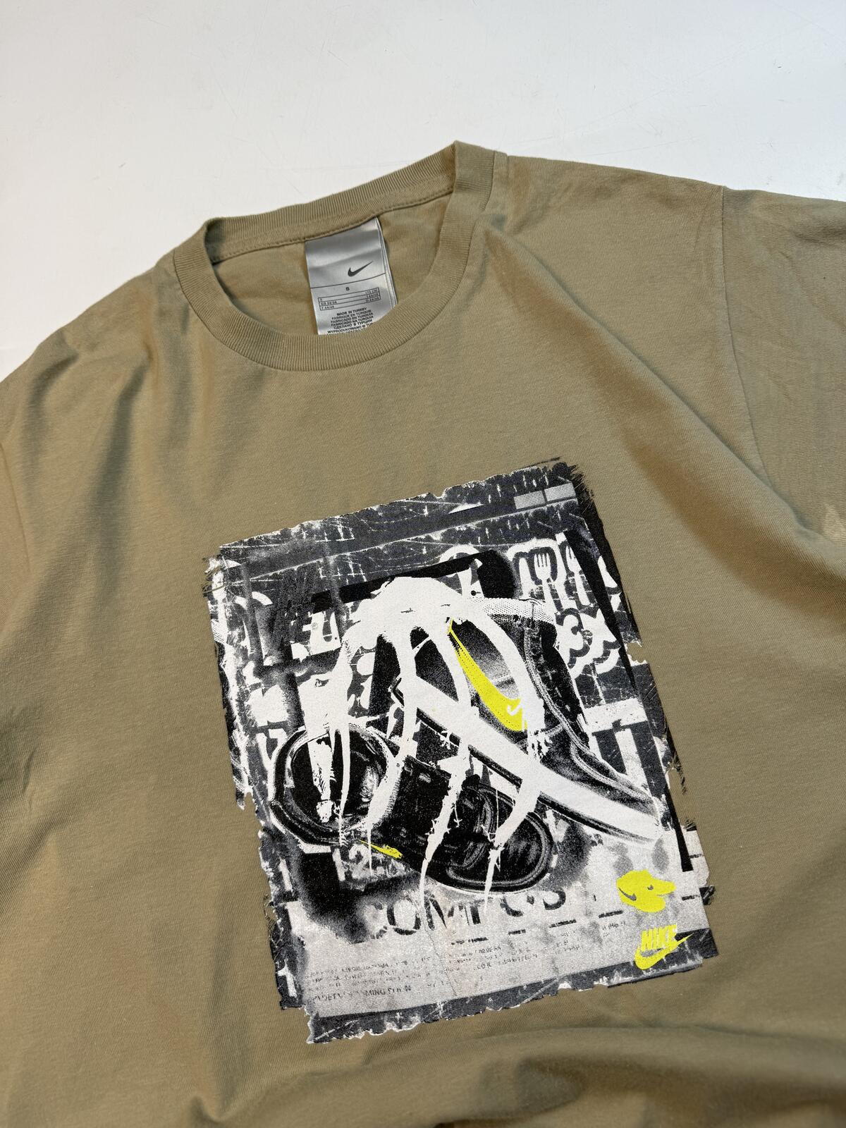 Vintage Y2K Nike graphic tee (S)