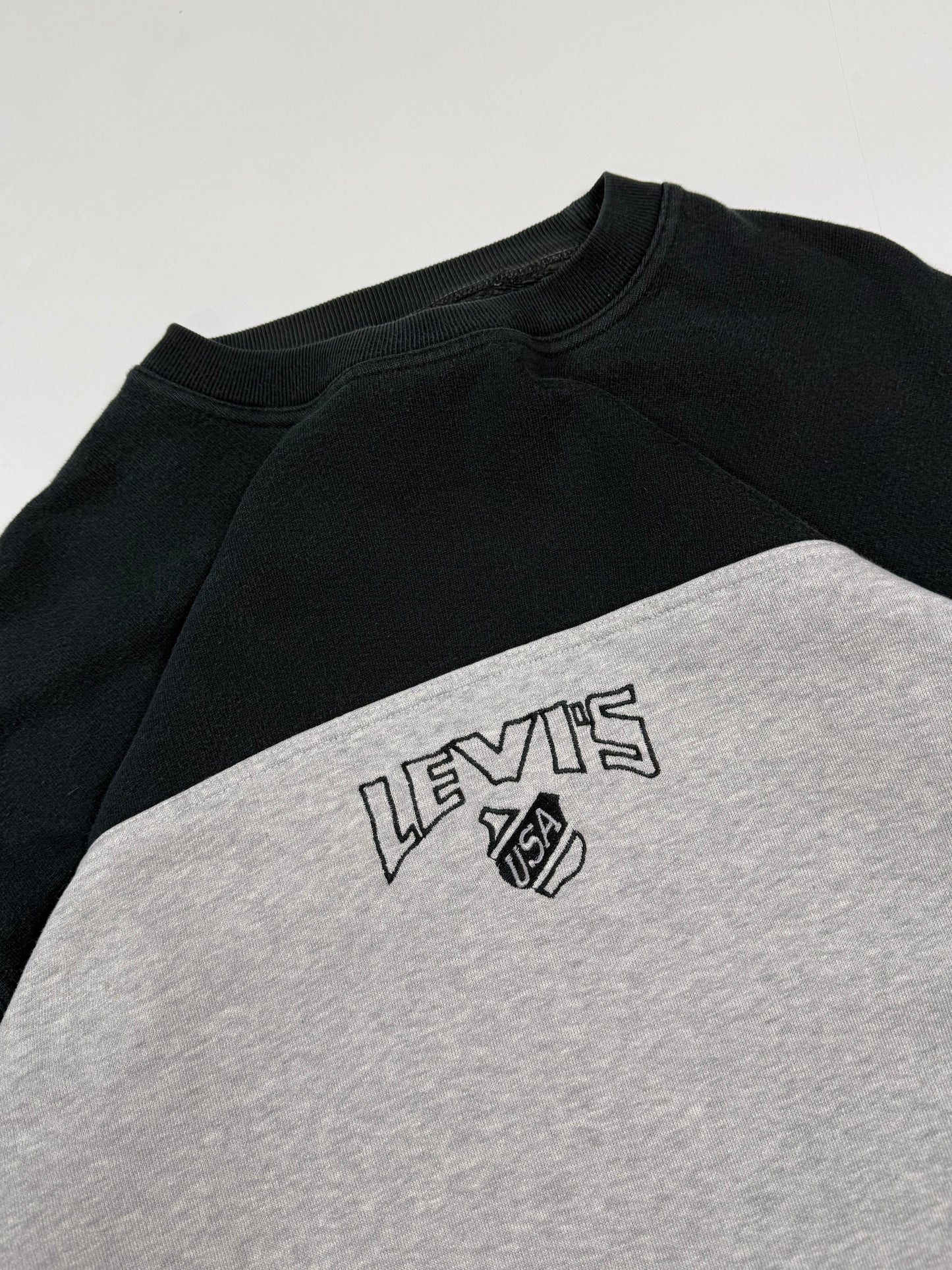 Vintage Levi's spell out sweatshirt (XL)