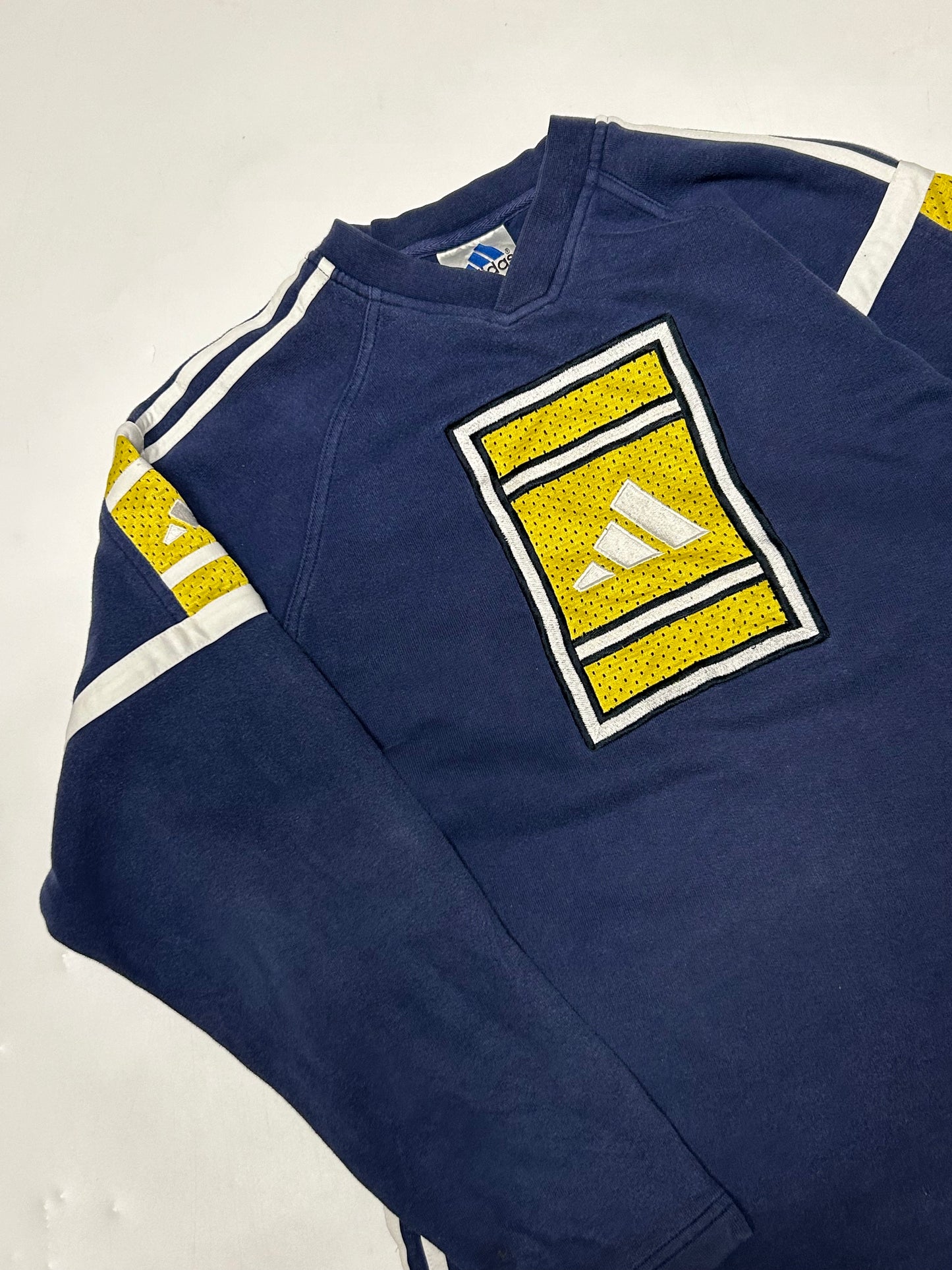 Vintage 90s Adidas centre logo sweatshirt (S)