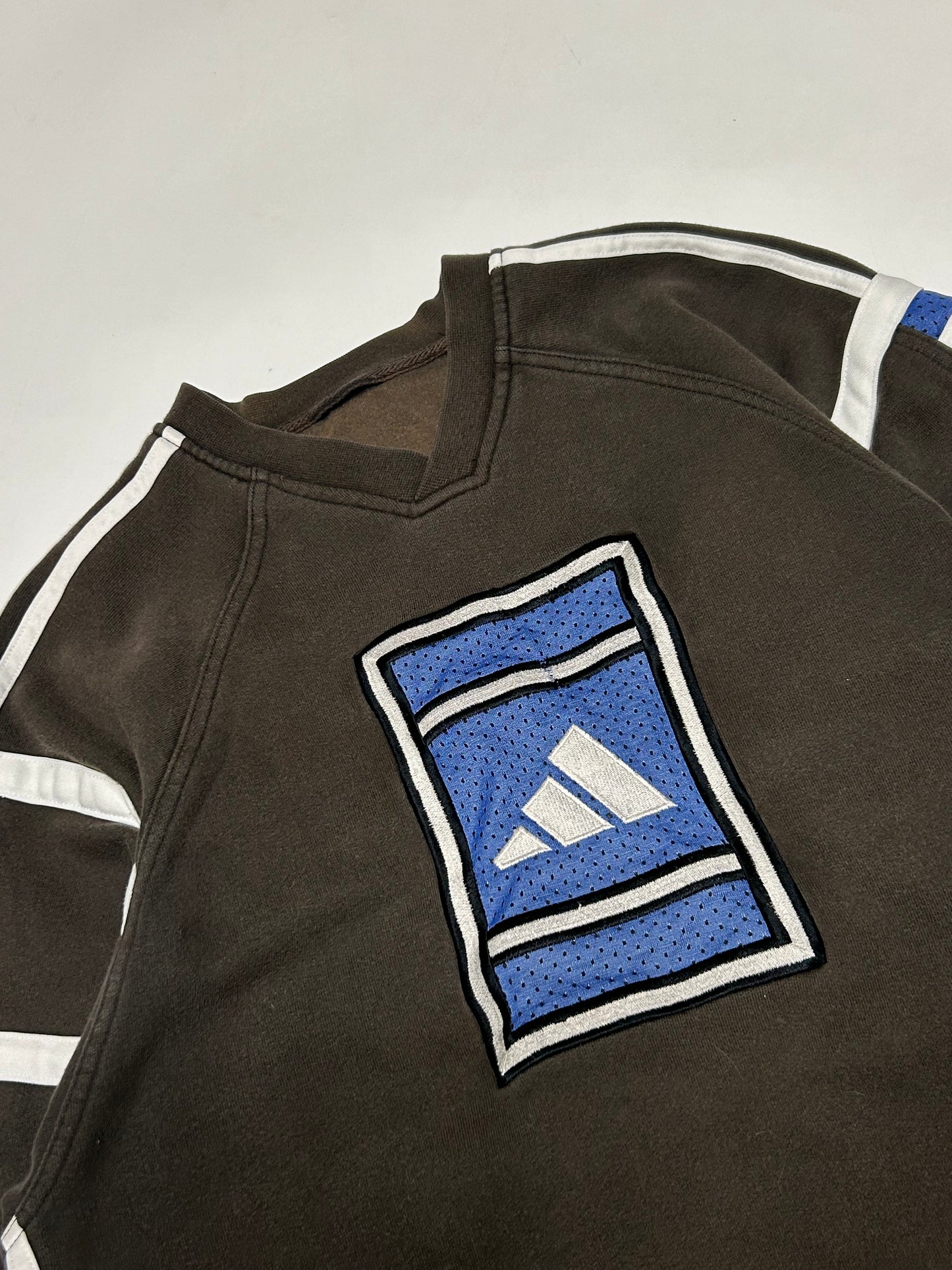 Vintage 90s Adidas centre logo sweatshirt (M)