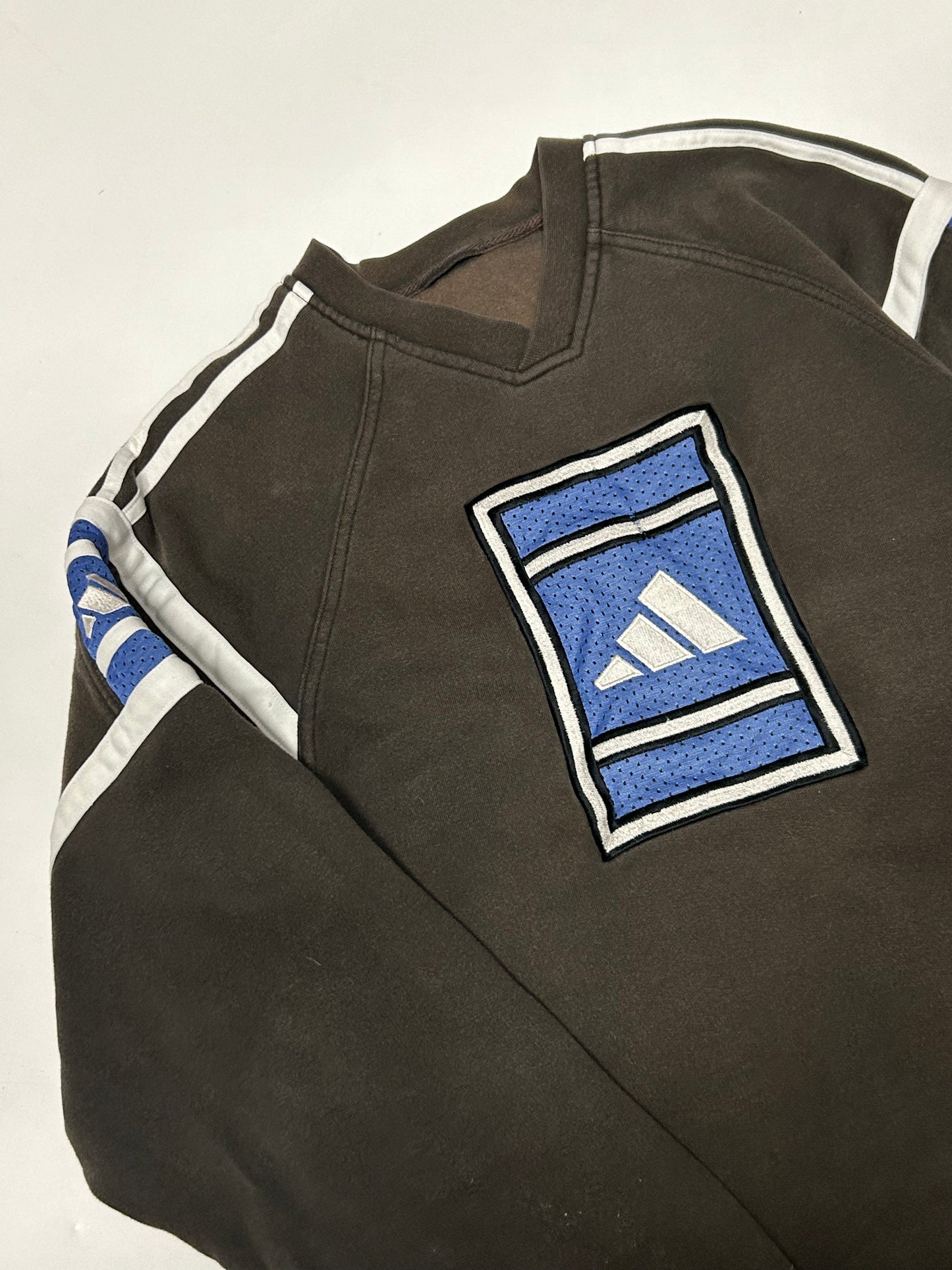 Vintage 90s Adidas centre logo sweatshirt (M)