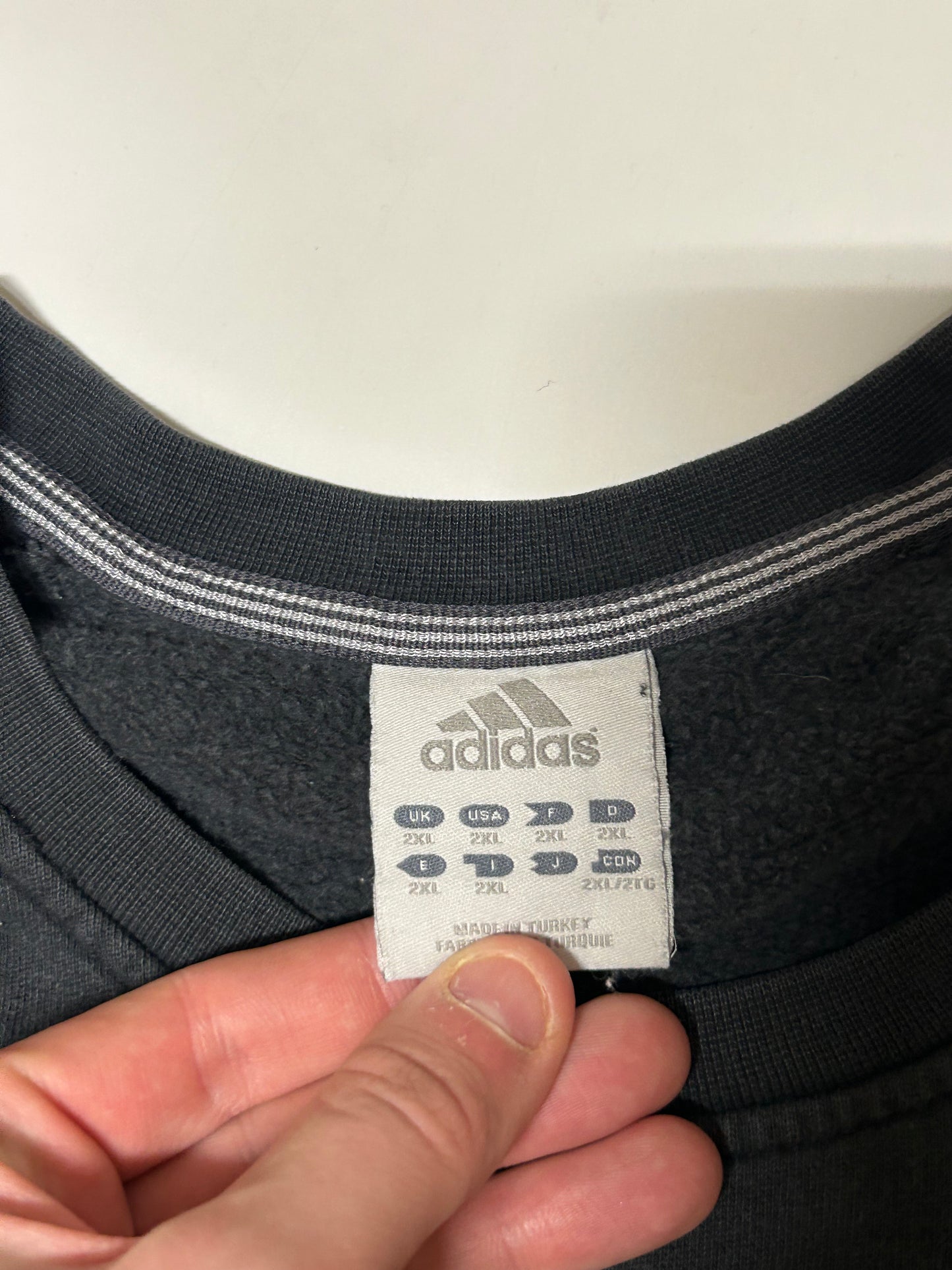 Vintage Adidas centre logo sweatshirt (XXL)