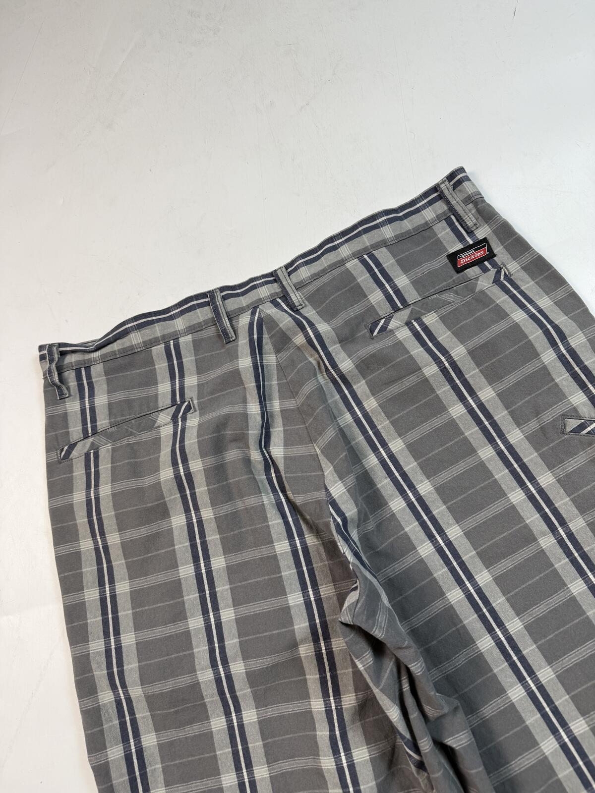 Vintage Dickies baggy checkered shorts (W36)
