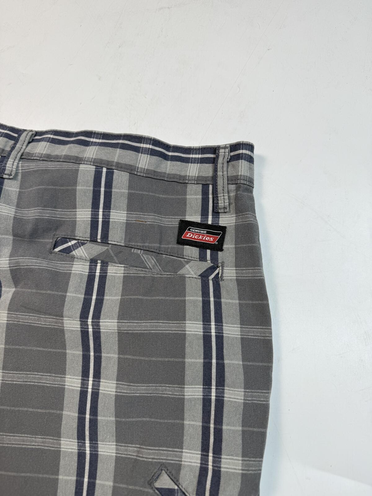 Vintage Dickies baggy checkered shorts (W36)