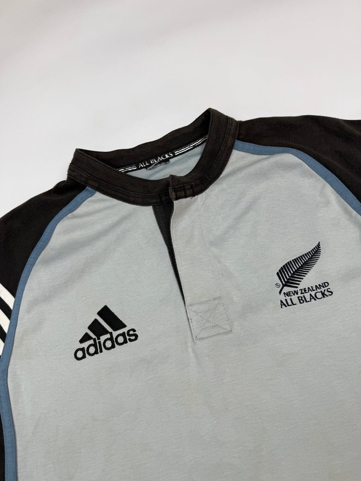 Vintage New Zealand all blacks 2001/02 Adidas rugby union training shirt (L)