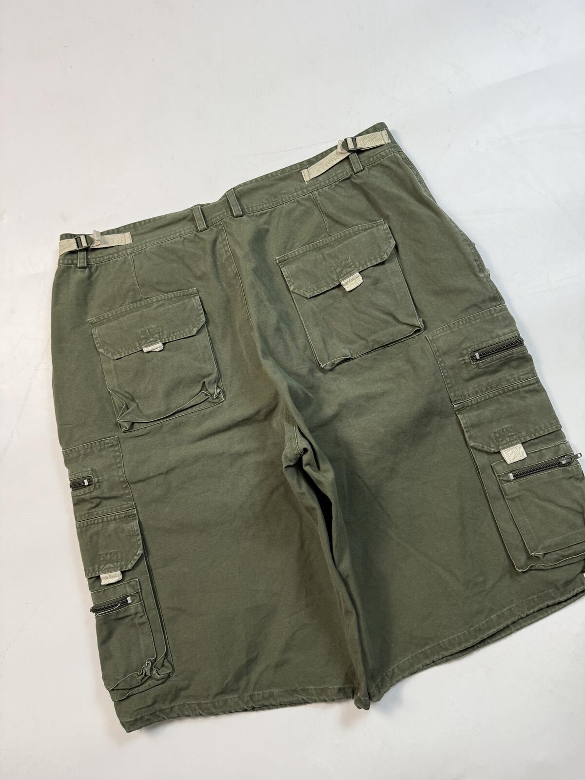 Vintage Baggy technical cargo shorts (W36)
