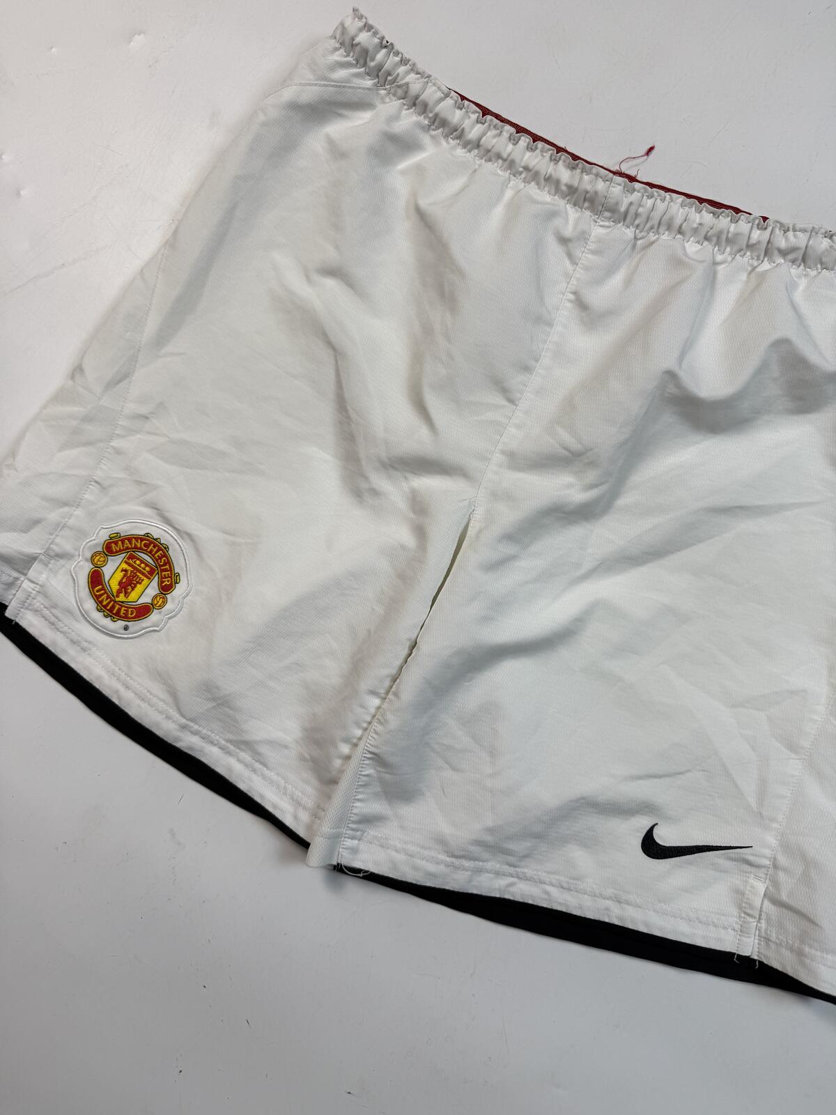 Vintage Manchester United 2007-09 Nike football shorts (S)