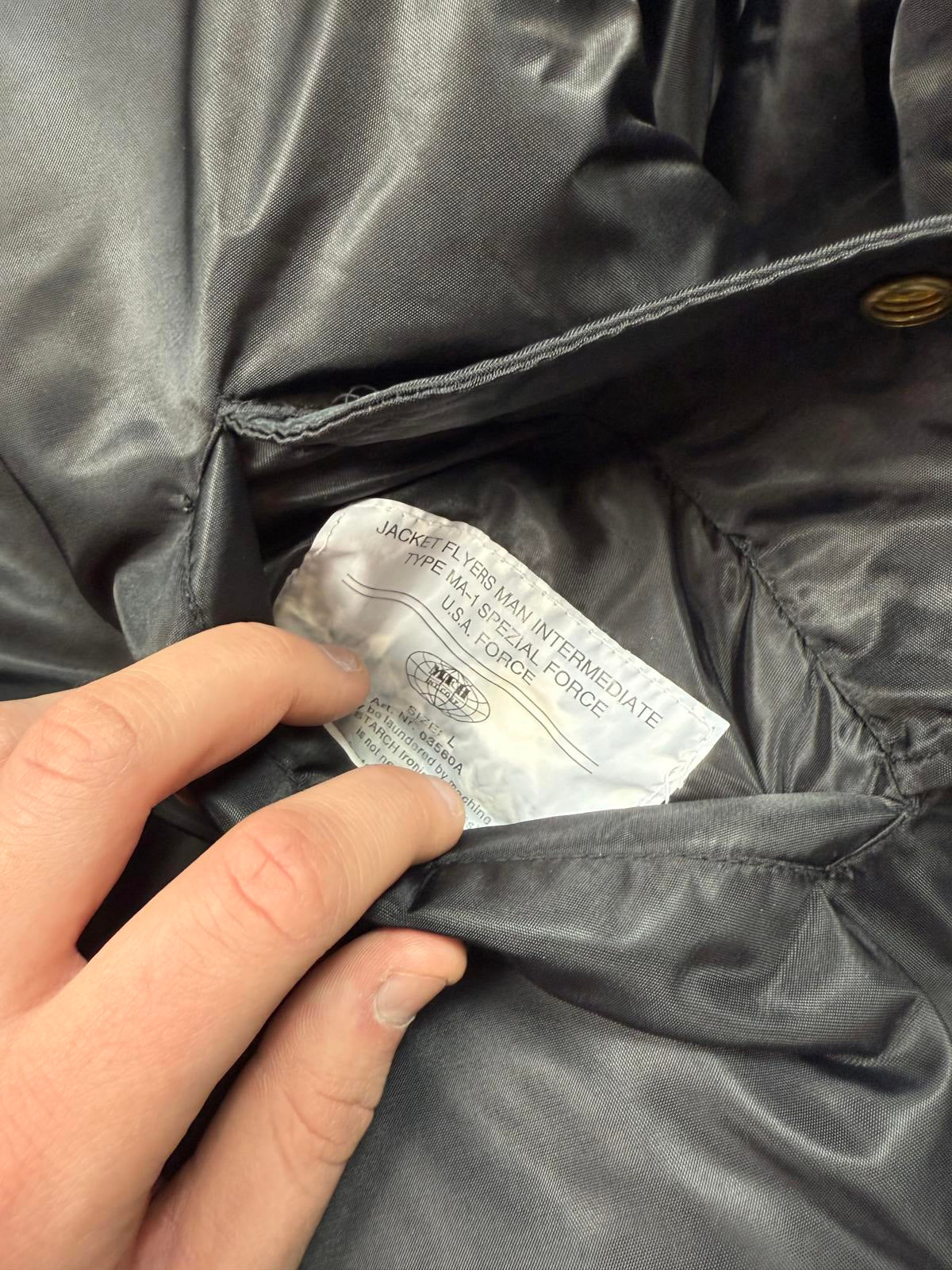 Vintage MA-1 military bomber jacket (L)