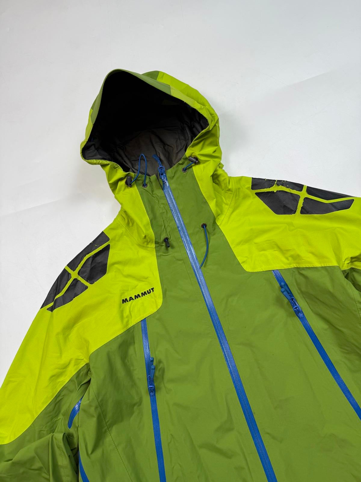 Mammut goretex waterproof jacket (L)