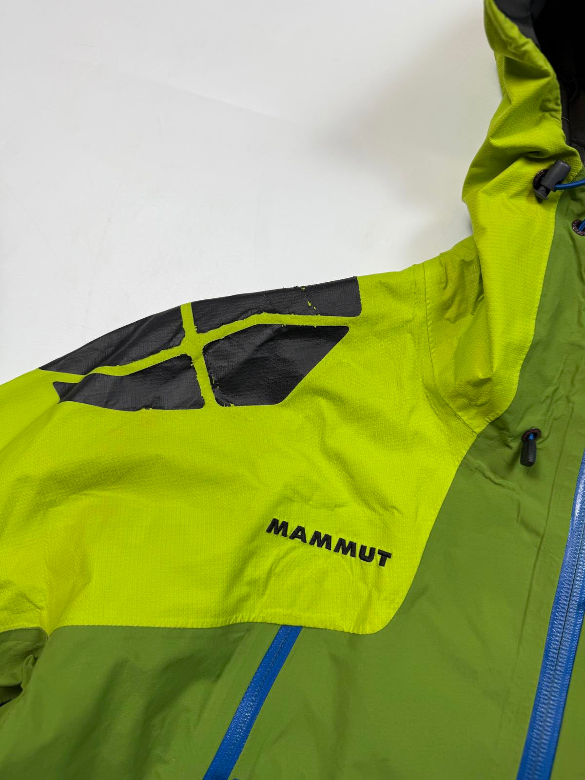Mammut goretex waterproof jacket (L)
